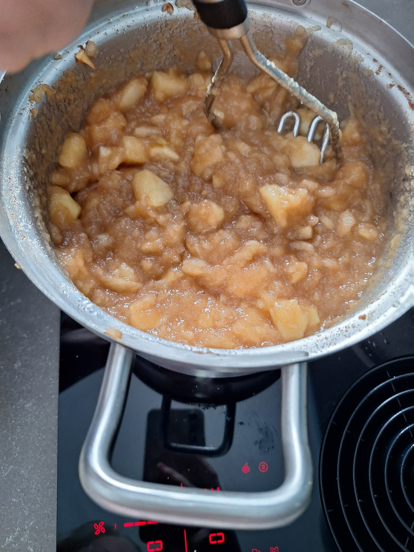 Appelmoes in een pan